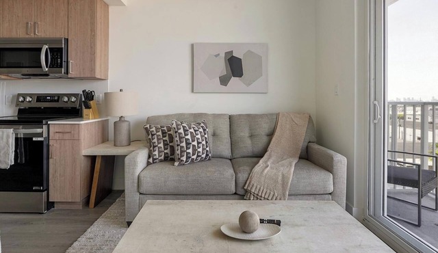 Landing | Modern 2BD, Gym in Hialeah