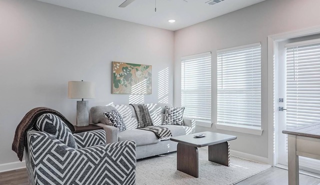 Landing | Spectacular 2BD, Pool