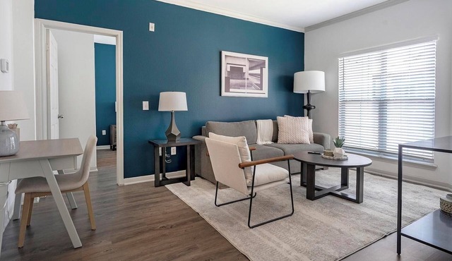 Landing | Spectacular 2BD, Gym