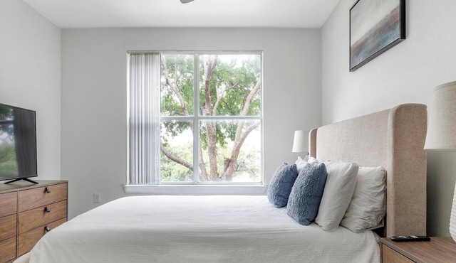 Landing | Stylish 2BD, Pool, Gym