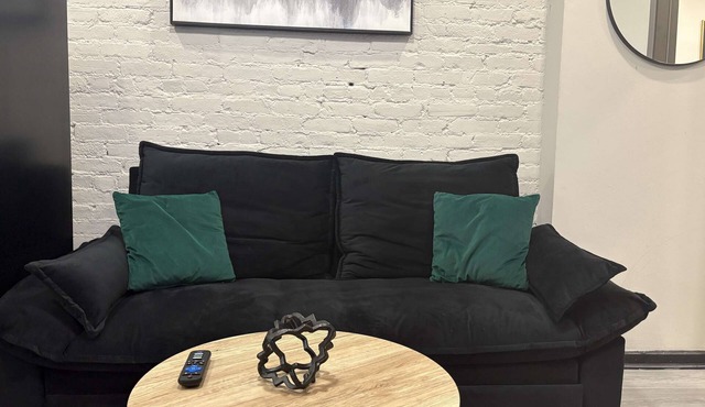 Large 2BR Midtown Apartment Walk to Times Square