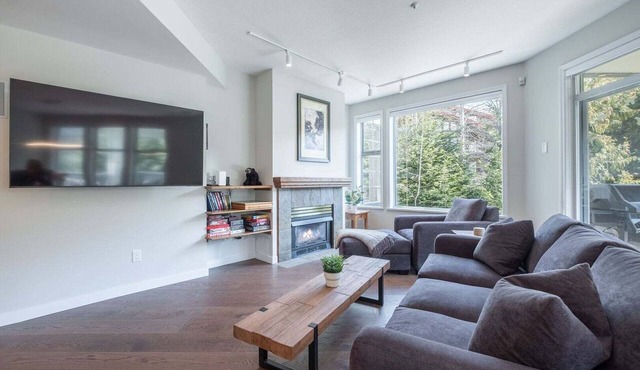 Large deck | Private Hot Tub | BBQ | Pet friendly