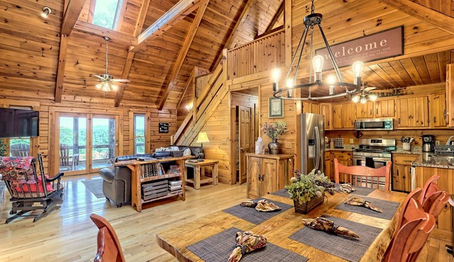 Large Deck, Screened Porch, Hot Tub, Fire Pit in Morganton