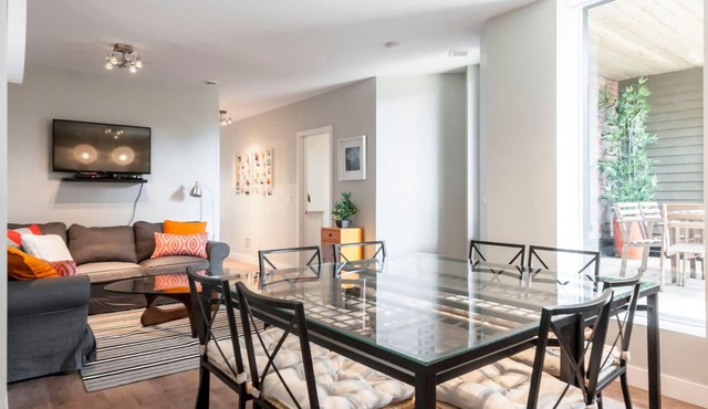 Le Lounge: Spacious Apartment in Heart of the Plateau + Private Terrace