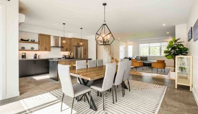 Le Memph Hirondelle: confortable luminous 3 bedrooms pool spas lake Memphrémagog