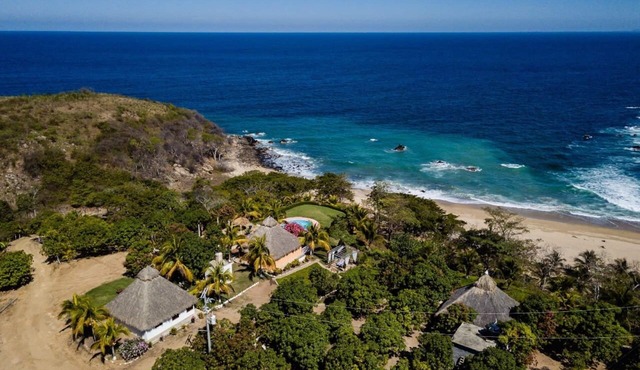 Lidia's Cabin: Family Paradise in front of the sea.