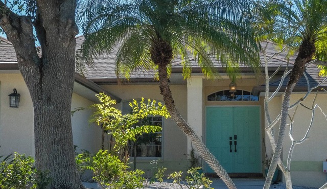 Lillian Lagoon Spacious 3BR Canal-Front Retreat in Port Charlotte