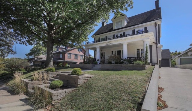 Loose Park Modern Mansion