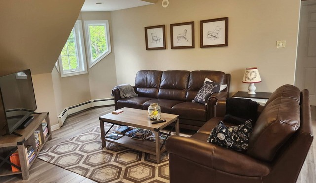 Lovely 1-bedroom Apartment on Fancy Lake