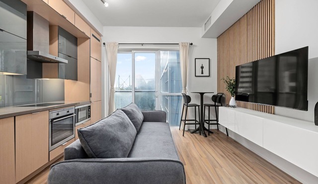 Lovely 1 BR Suite + Gym + Pool, MTCC, CN Tower