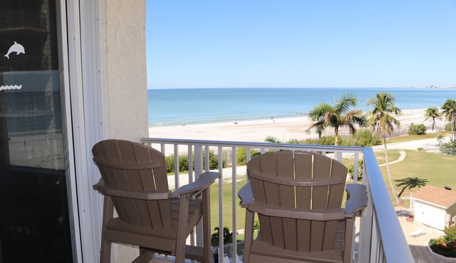 Low rates! Beach Condo with amazing Gulf views! 5th floor overlooking the pool.
