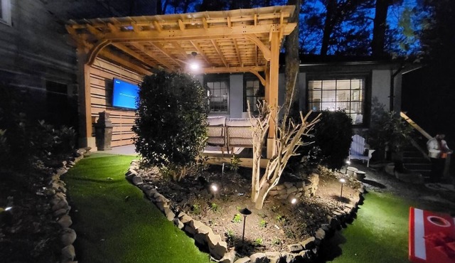 LUX Oasis 4 Bed/2 Bath | Hot Tub | 3 Patio