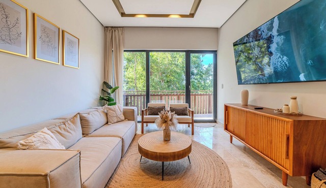 Luxe 2-bedroom apartment in enchanting Tulum, STEPS from the water!