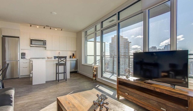 Luxe 2BR Apt with Balcony: Minutes from Sky Train