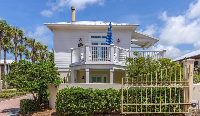 Luxe gulf side living between Rosemary & Alys - walk to beach & oceanfront pool