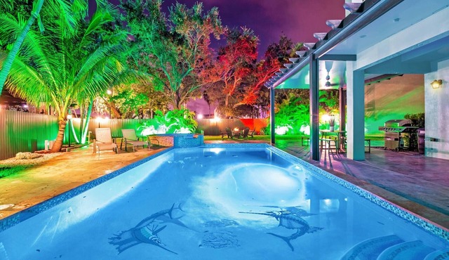 Luxe Villa 5BR I Pool & Jacuzzi | Fire Pit | Piano