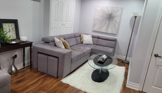 Luxurious Apt 2BRs+1BA Spacious Modern, w. parking