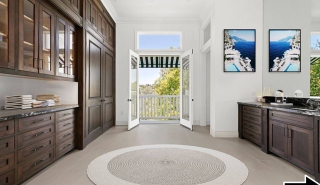 Luxurious Beverly Crest Resort in Beverly Hills 90210 Private Road