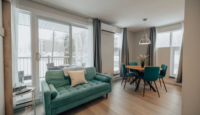 Luxurious condo in downtown Magog with wood fireplace and pool