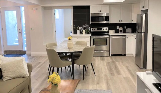 Luxurious, spacious, Independent 2 Bedrooms 2 baths with fireplace/free parking