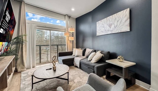 Luxury 2BD | Deep Ellum | Parking | Pool+Gym