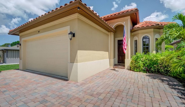 Luxury 3 Bedroom 2 Full Bath Close To Beach. Heated Pool Hot Tub