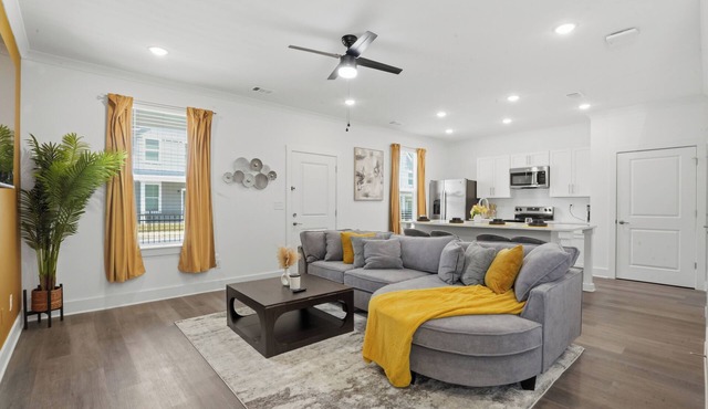 Luxury 3BR Townhome near ATL Airport & Downtown w/garage
