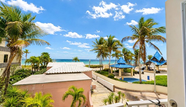 Luxury Beach Side Villa - Heated Pool on the Beach