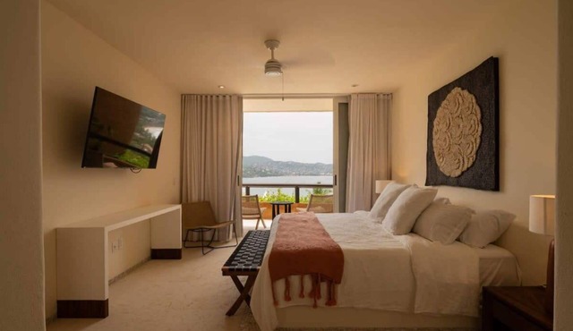 Luxury Beachfront Condo with Terrace Jacuzzi
