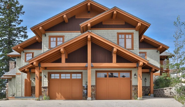 Luxury Chalet! A True Ski In/Out! 5 Minute Walk to the Village! Feels Like Home!