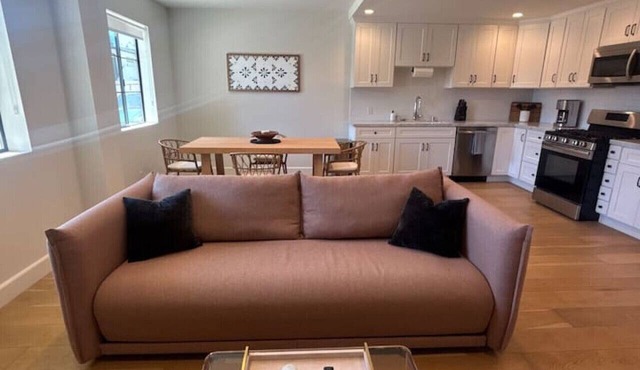 Luxury Coastal Malibu Retreat + Free Parking!