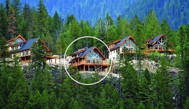 Luxury Cottage with Spectacular Lake & Mountain Views in Silverton
