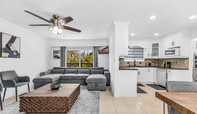 Luxury Delta House 5 Bedroom 7 Beds