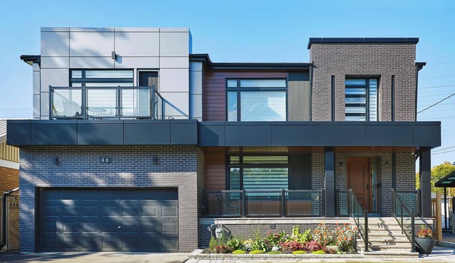 Luxury detached house in Etobicoke/Toronto - walk to subway and shops