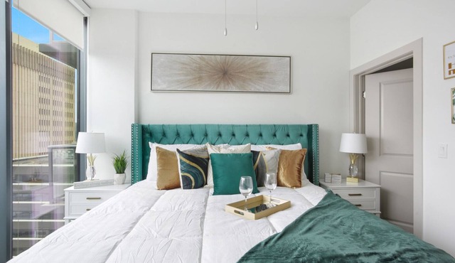 LUXURY EMERALD MANOIR
