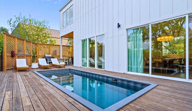 Luxury Group Retreat - Pool, Hot Tub, EV Station