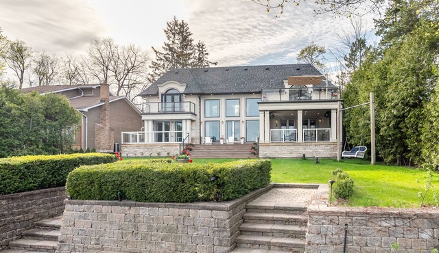 Luxury Lake Simcoe Waterfront Cottage