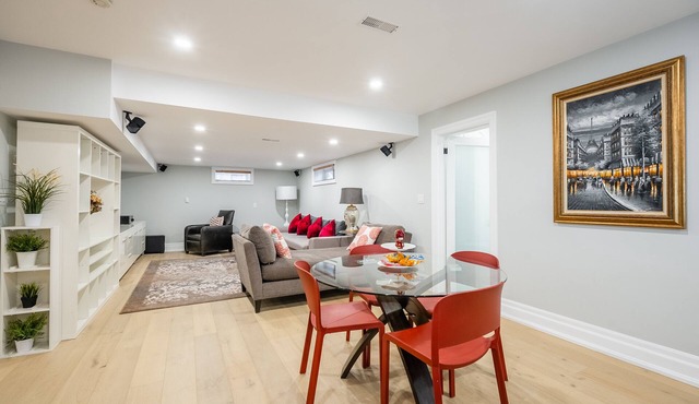 Luxury Lakeview Walkout Basement Apartment