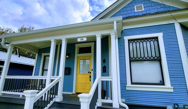 Luxury Lavaca Historic Downtown SA walk to Hemisfair, conventions, Riverwalk