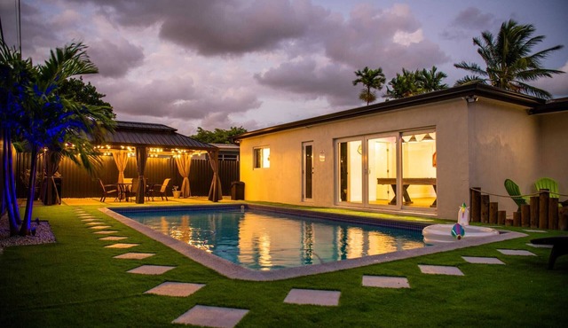 Luxury Miami Villa/Nr Beach/Heated POOL/BBQ/Firepit/Games/Minigolf/Basketball