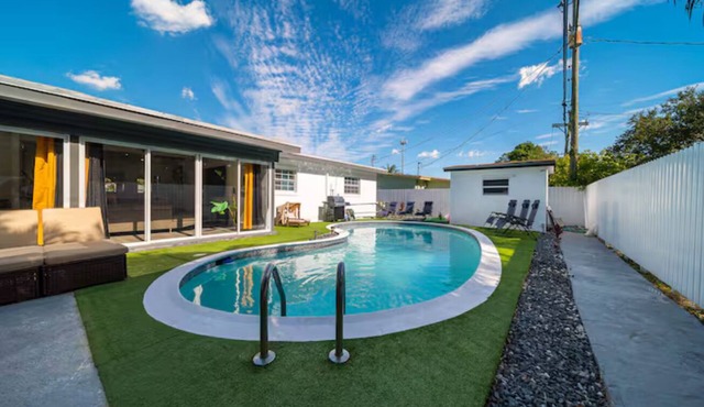 LUXURY POOL VILLA 5BD 4BR #3, Heated Pool