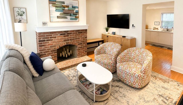 Luxury Rittenhouse Home - Steam Shower - 3BR - 2BA
