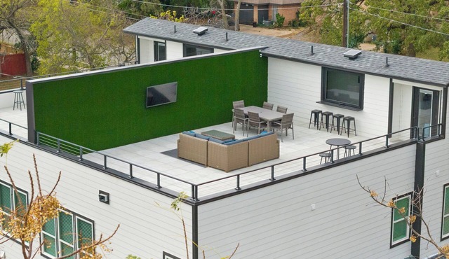 Luxury Rooftop Retreat - Near AT&T & Six Flags