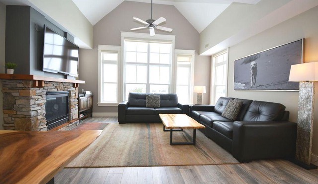 Luxury ski/golf chalet in Blue Mountain Rivergrass