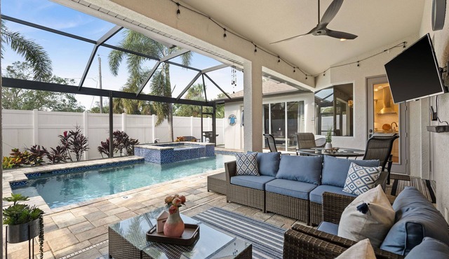 Luxury Villa-Private Heated Saltwater Pool & Spa-6 Min to Manasota Beach