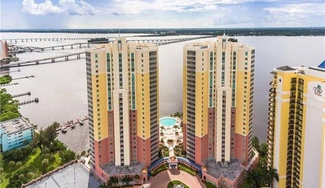 Luxury Waterfront Loft Condo