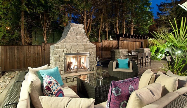 Luxury West Vancouver Retreat: Pool, Theatre, Arcade & Firepit