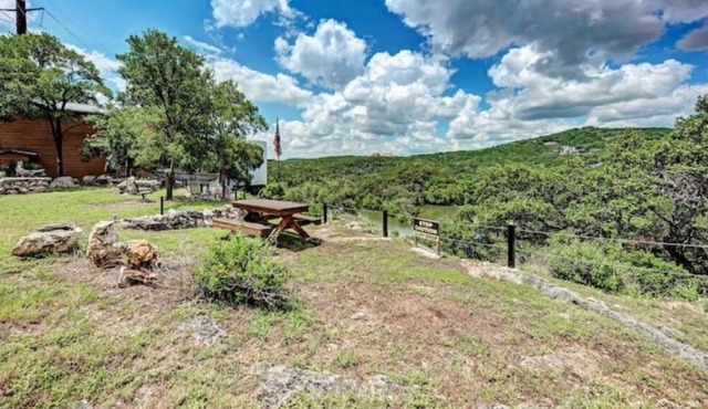Magic Cottage Overlooking Lake Austin