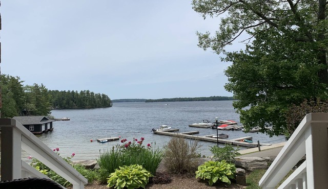 Magnificent Lakefront Cottage @ Windermere