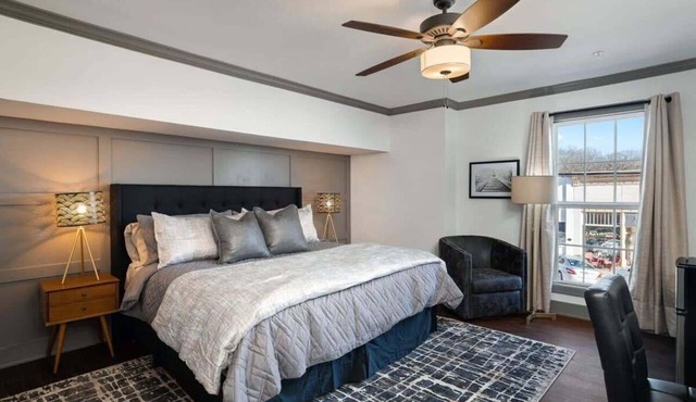 Main Street Stay 1BR KingBed Walkable Shops